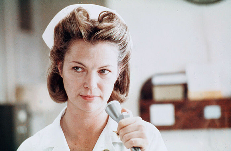Louise Fletcher spelar Nurse Ratched i Gökboet. Louise Fletcher spelar Nurse Ratched i Gökboet.
