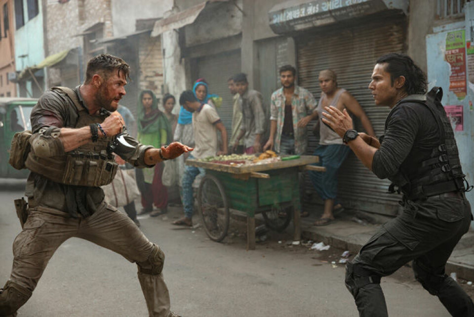 Chris Hemsworth spelar huvudrollen i Extraction. Chris Hemsworth spelar huvudrollen i Extraction.