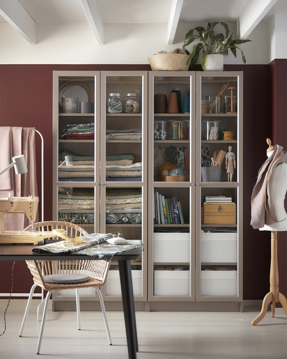 I second hand-butiken kommer främst stolar, bord, bokhyllor och byråer från Ikea att rustas upp och säljas i andra hand. På bild bokhyllan Billy i nyproducerad form. Foto: Ikea I second hand-butiken kommer främst stolar, bord, bokhyllor och byråer från Ikea att rustas upp och säljas i andra hand. På bild bokhyllan Billy i nyproducerad form. Foto: Ikea