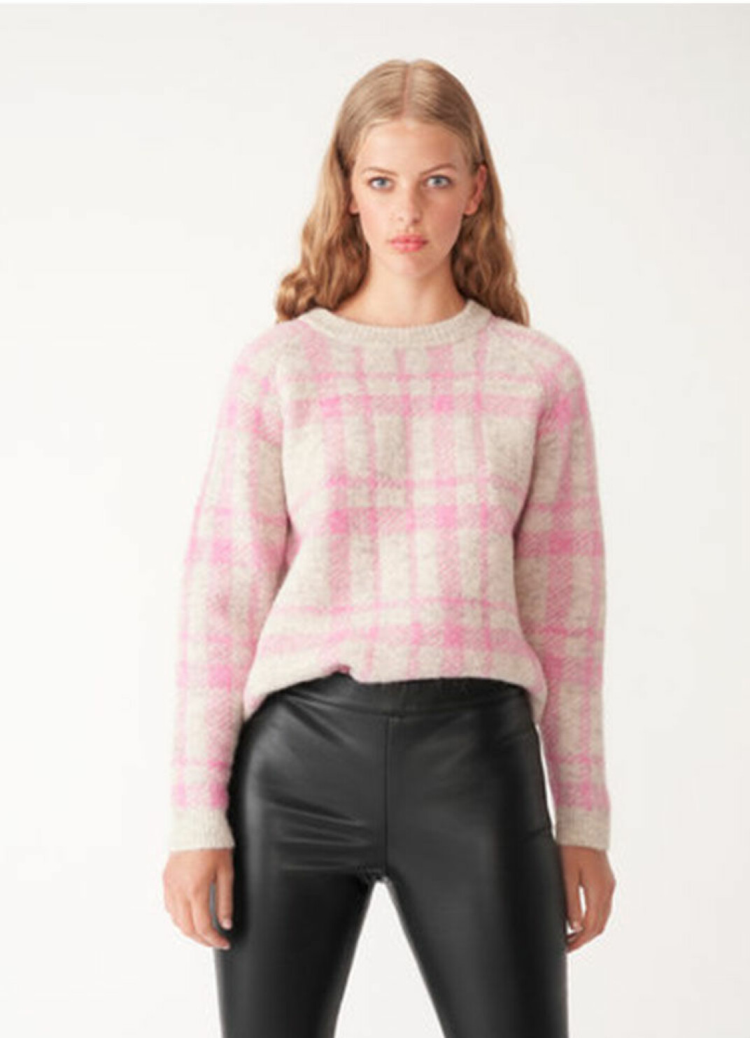 18 stickade tröjor till hösten med trendiga detaljer