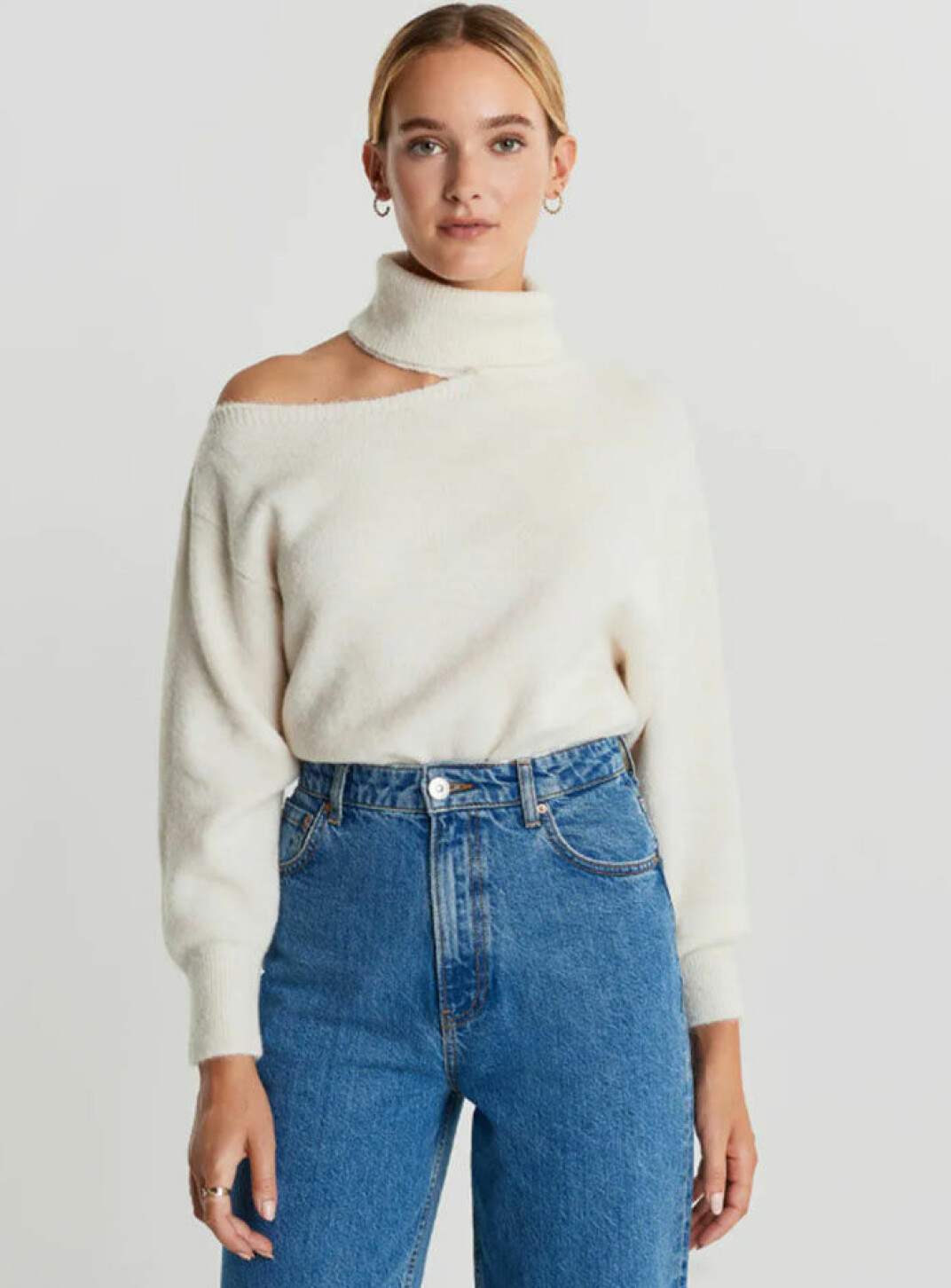 18 stickade tröjor till hösten med trendiga detaljer