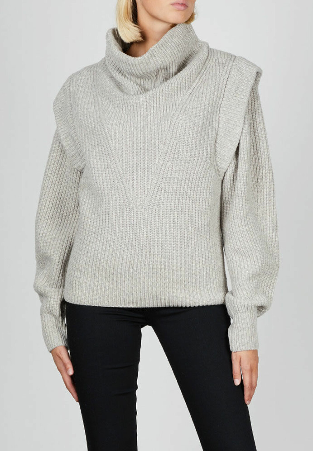 18 stickade tröjor till hösten med trendiga detaljer