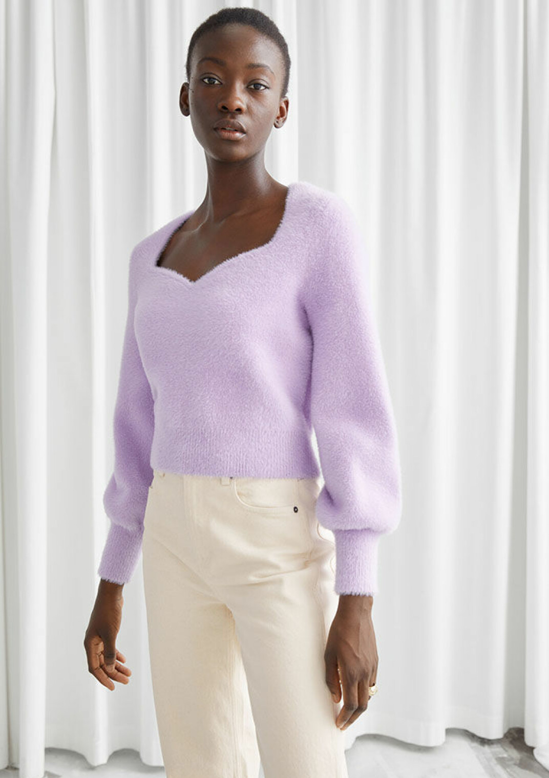 18 stickade tröjor till hösten med trendiga detaljer