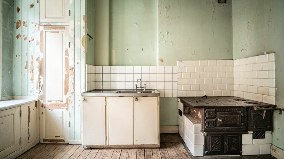 Till och med spisen från byggåret är kvar än i dag! Foto: Richard Lundberg för Fastighetsbyrån/mäklare: Anna Johansson Till och med spisen från byggåret är kvar än i dag! Foto: Richard Lundberg för Fastighetsbyrån/mäklare: Anna Johansson