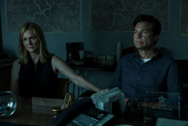 Laura Linney och Jason Bateman spelar huvudrollerna i Ozark. Laura Linney och Jason Bateman spelar huvudrollerna i Ozark.