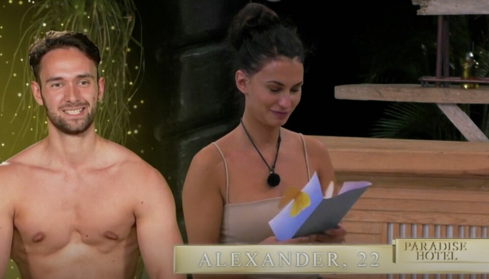 *Knakande ballongljud* *Knakande ballongljud*