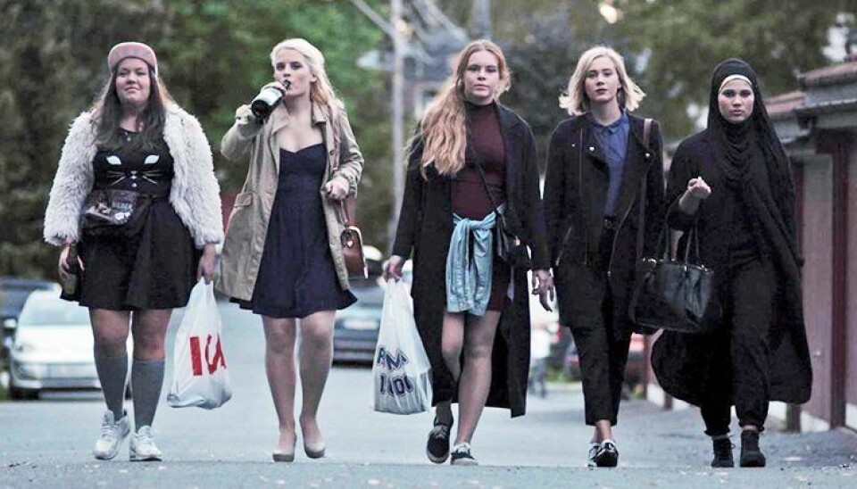 Från vänster: Chris, Vilde, Eva, Noora, Sana. Från vänster: Chris, Vilde, Eva, Noora, Sana.
