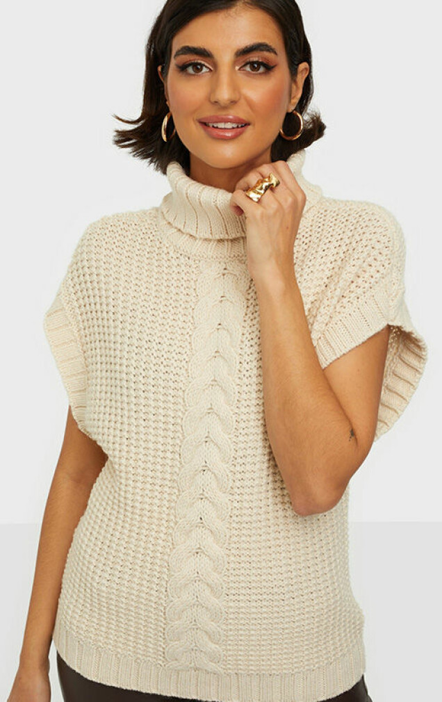 Höstens trendplagg! 18 stickade västar under 500 kronor