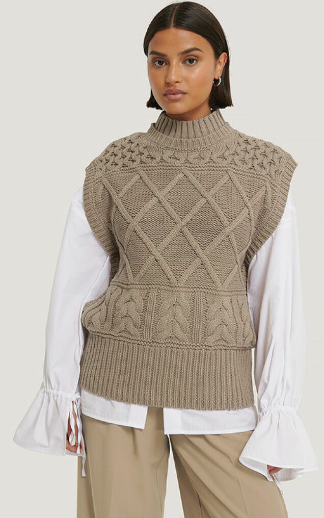 Höstens trendplagg! 18 stickade västar under 500 kronor