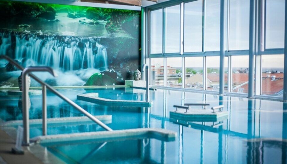 Infinity pool – här kan du få massage vid olika stationer i poolen. Infinity pool – här kan du få massage vid olika stationer i poolen.