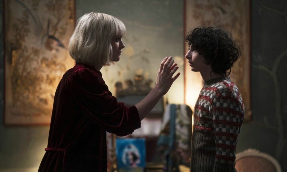 Finn Wolfhard från Det och Stranger Things spelar huvudrollen i The Turning. Här med Mackenzie Davis. Finn Wolfhard från Det och Stranger Things spelar huvudrollen i The Turning. Här med Mackenzie Davis.