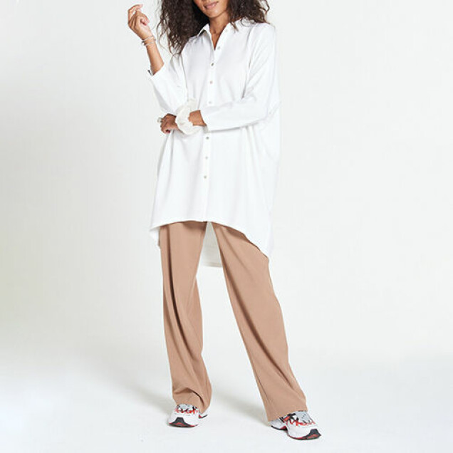 14 trendiga vita oversize-skjortor i butik just nu