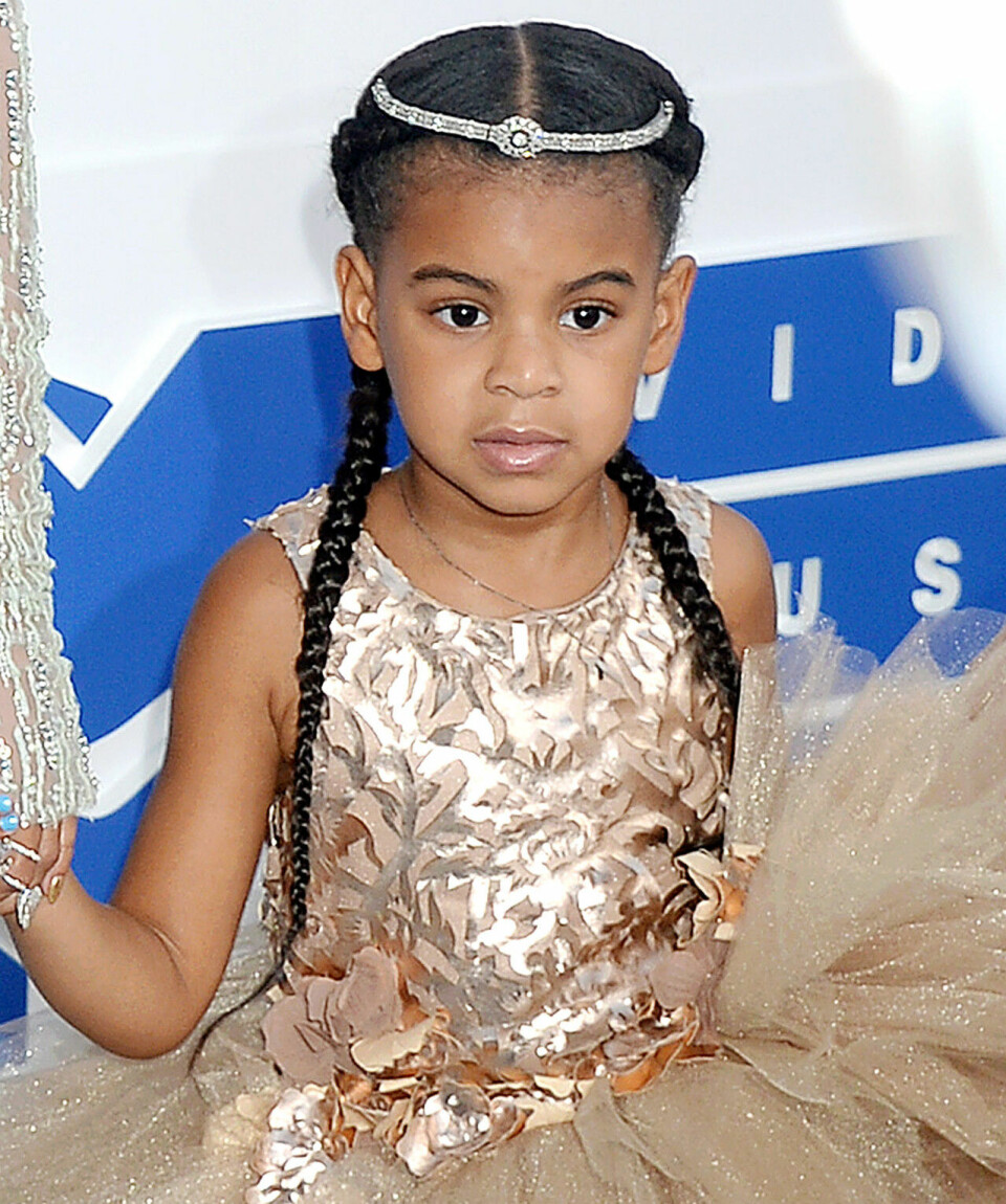 Blue Ivy Carter på MTV Video Music Awards 2016. Blue Ivy Carter på MTV Video Music Awards 2016.