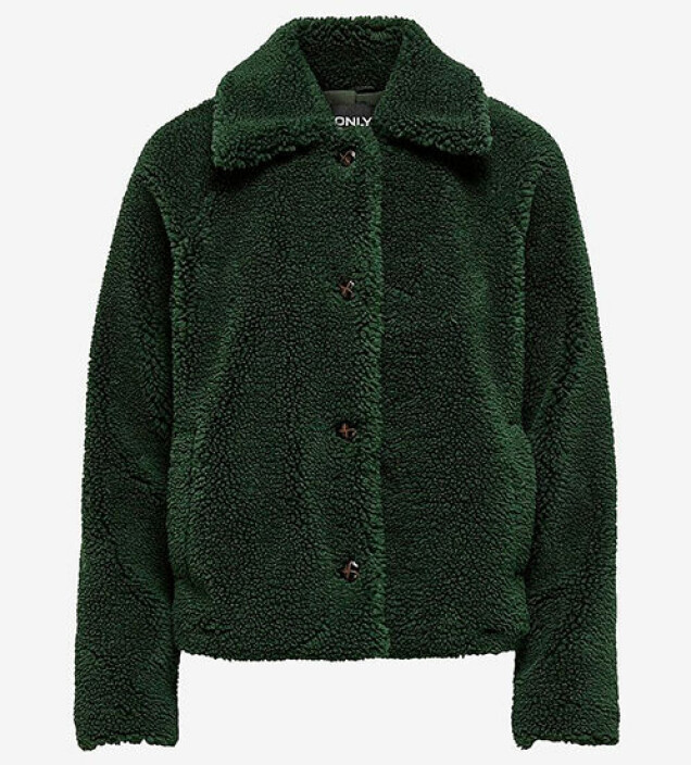 För dig som alltid fryser – teddyjackan är fortfarande lika het