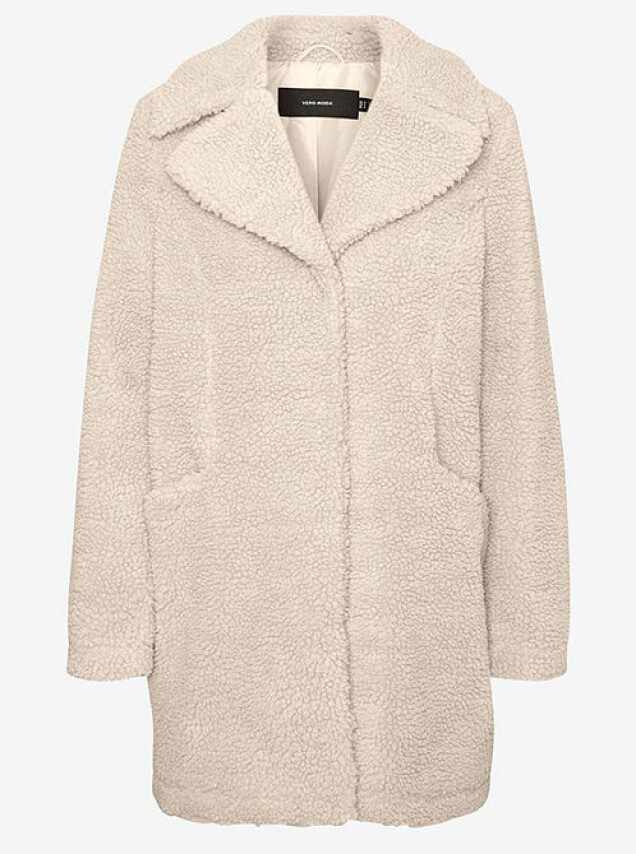 För dig som alltid fryser – teddyjackan är fortfarande lika het