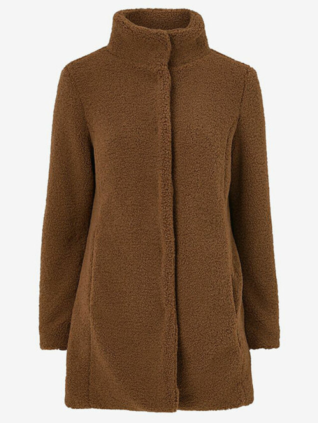 För dig som alltid fryser – teddyjackan är fortfarande lika het