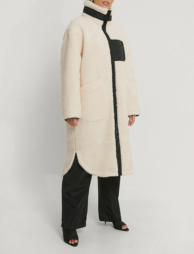 För dig som alltid fryser – teddyjackan är fortfarande lika het