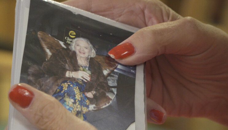 Birgitta har länge klätt sig i kvinnokläder, även om hon inte genomgick könskorrigeringen förrän vid 83 års ålder. Birgitta har länge klätt sig i kvinnokläder, även om hon inte genomgick könskorrigeringen förrän vid 83 års ålder.
