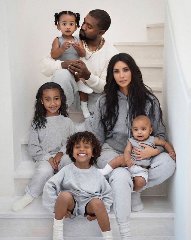 Familjen Kardashians alla julkort genom åren