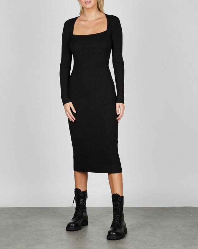 14 stickade klänningar i säsongens trendigaste nyanser