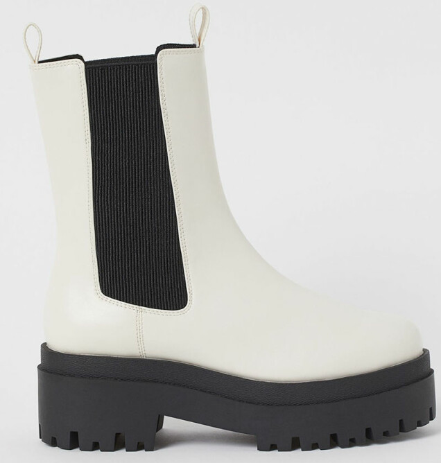 I vår bär vi chunky boots i ljusa nyanser – 11 köp