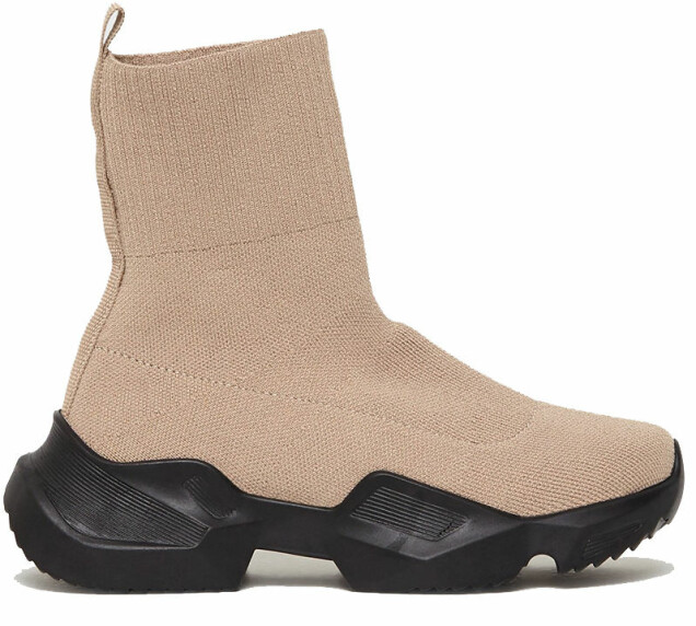 I vår bär vi chunky boots i ljusa nyanser – 11 köp