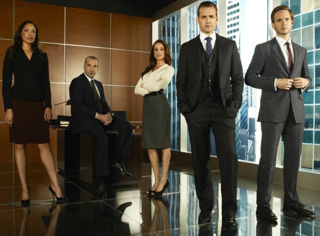 Skådespelarna från tv-serien Suits. I mitten ser vi Meghan Markle. Skådespelarna från tv-serien Suits. I mitten ser vi Meghan Markle.
