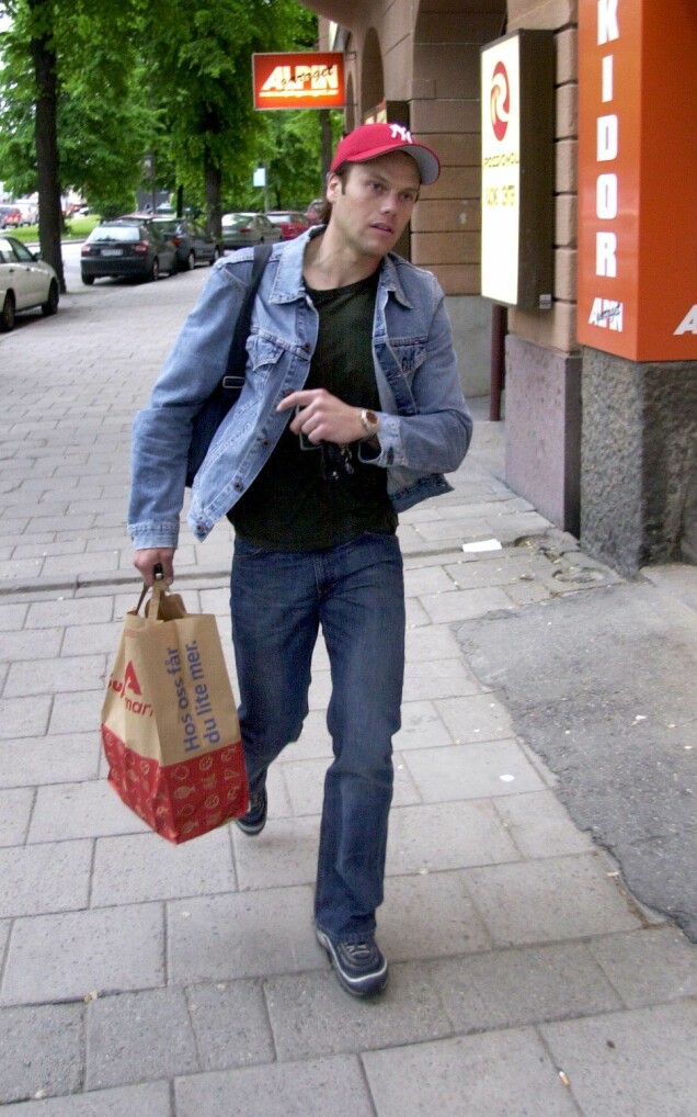 En av de första bilderna på prins Daniel efter att det avslöjats att han var kronprinsessan Victorias nya kärlek. En av de första bilderna på prins Daniel efter att det avslöjats att han var kronprinsessan Victorias nya kärlek.