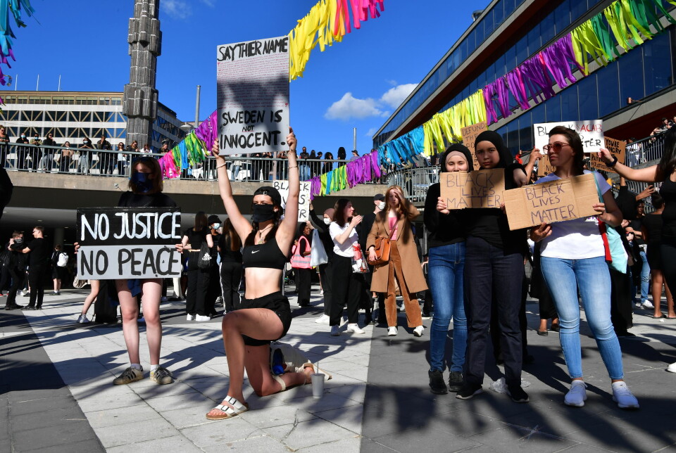 BLM-demonstration på Sergels torg, Stockholm i juni 2020. Foto: Jonas Ekströmer/TT BLM-demonstration på Sergels torg, Stockholm i juni 2020. Foto: Jonas Ekströmer/TT