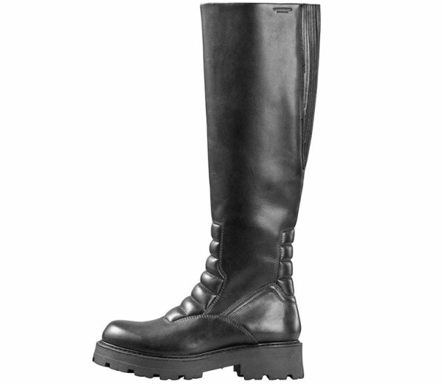 I vinter bär vi chunky boots med högt skaft