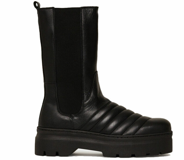 I vinter bär vi chunky boots med högt skaft