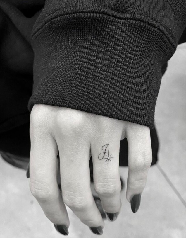 Hailey Biebers mini-tatueringar och deras betydelse