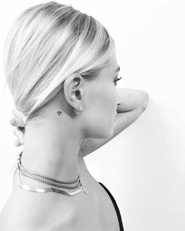 Hailey Biebers mini-tatueringar och deras betydelse
