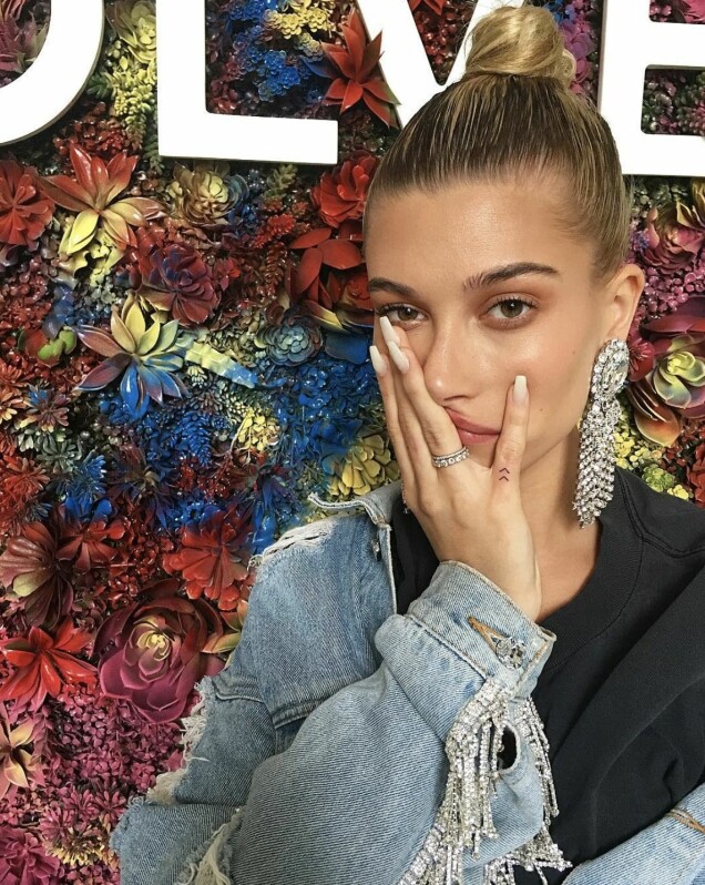 Hailey Biebers mini-tatueringar och deras betydelse