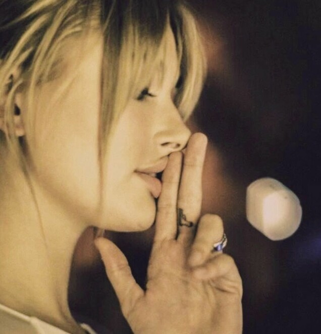 Hailey Biebers mini-tatueringar och deras betydelse