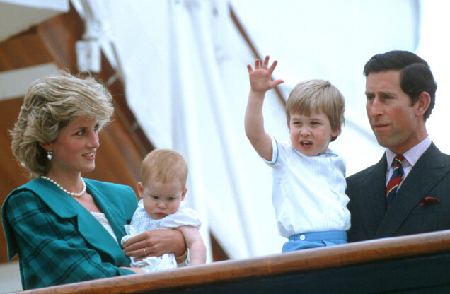 Familjen med prinsessan Diana, prins Charles och sönerna Harry och William. Familjen med prinsessan Diana, prins Charles och sönerna Harry och William.