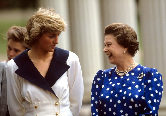 Prinsessan Diana och svärmor drottning Elizabeth II. Prinsessan Diana och svärmor drottning Elizabeth II.