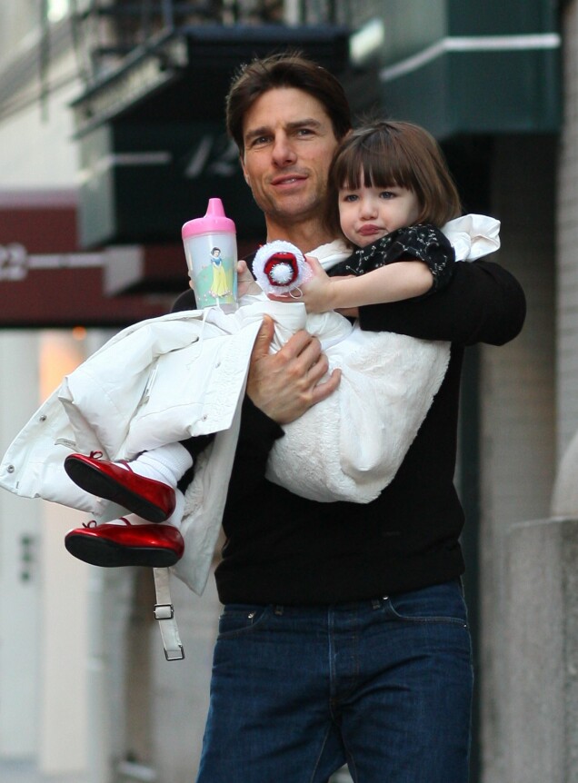 Suri med pappa Tom Cruise innan familjen splittrades. Suri med pappa Tom Cruise innan familjen splittrades.