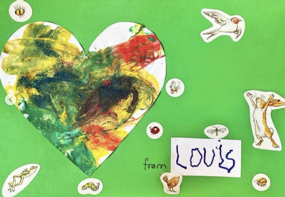 Prins Williams tre barn ritar mors dag-teckningar till prinsessan Diana