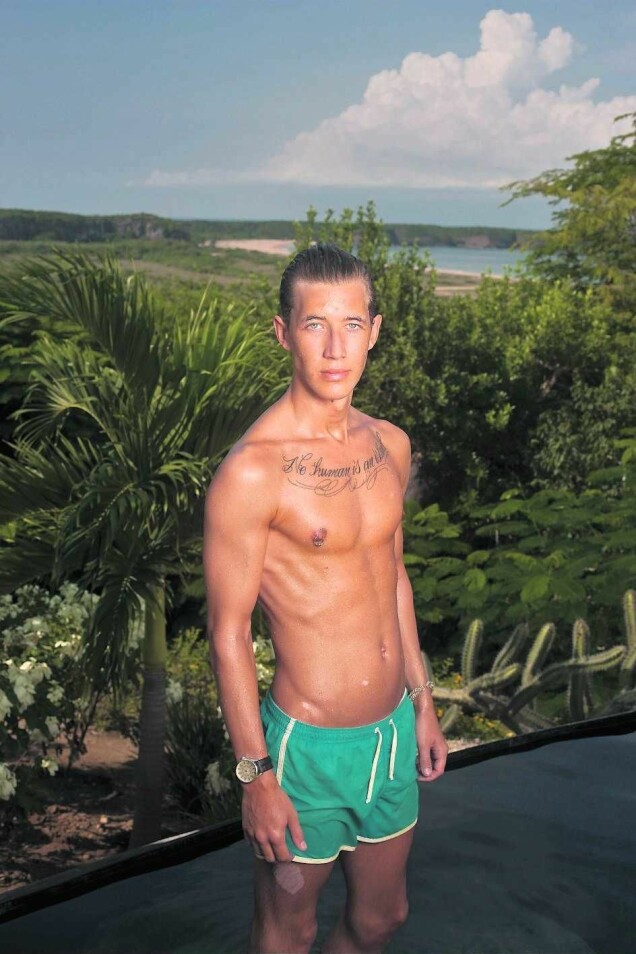 Cimon Lundbergs pressbild inför Paradise Hotel. Cimon Lundbergs pressbild inför Paradise Hotel.