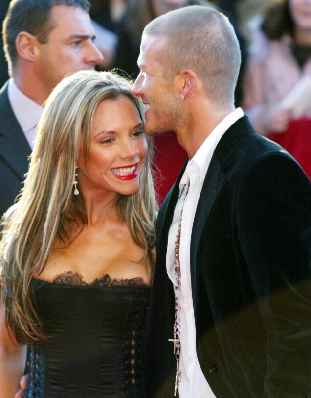 Kändisar som aldrig ler på bild – när de faktiskt ler på bild