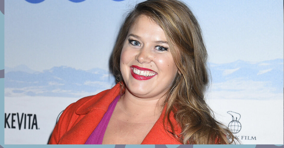 Jessica Frej gravid – visar upp babybulan