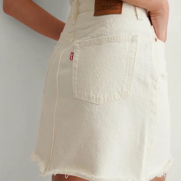 Jeanskjolen är alltid ett säkert kort! Här är 15 snygga köp