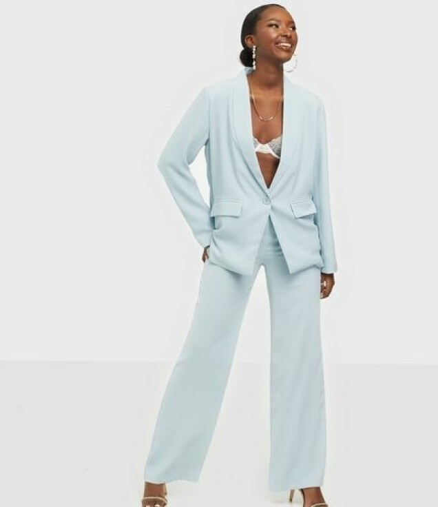 Färgglada kostymer vi vill bära i sommar – 13 snygga köptips