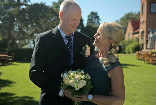Per Rydergård och Eva Strand gifte sig i Gift vid första ögonkastet. Per Rydergård och Eva Strand gifte sig i Gift vid första ögonkastet.