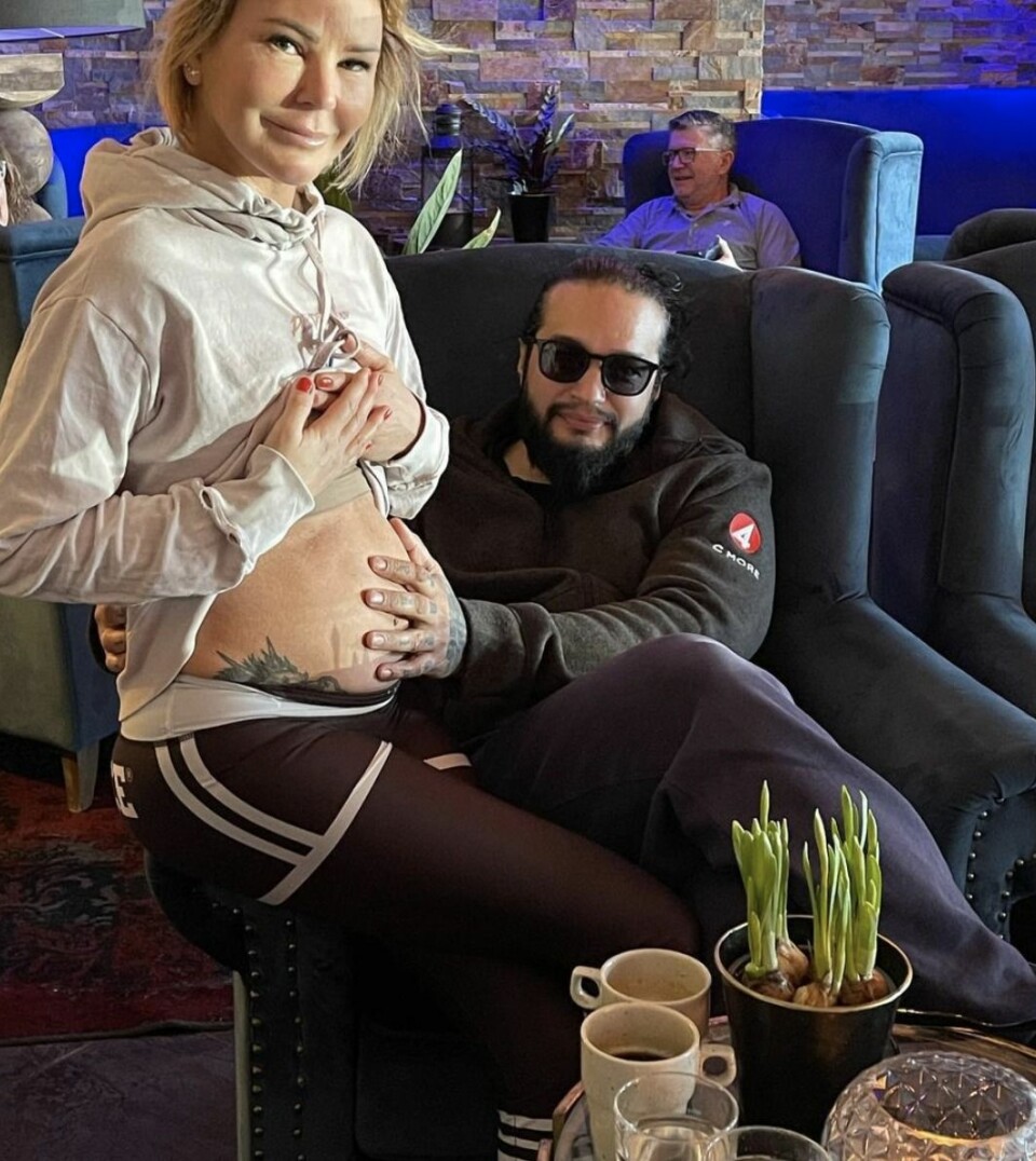 Bilden på Magdalena Graaf och Louie Marti som skapat uppståndelse. Bilden på Magdalena Graaf och Louie Marti som skapat uppståndelse.