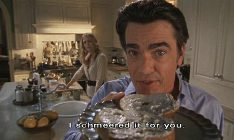 Peter Gallagher som sin O.C.-karaktär Sandy Cohen när han precis har brett en bagel. Peter Gallagher som sin O.C.-karaktär Sandy Cohen när han precis har brett en bagel.