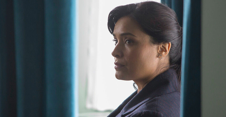 Shelly Conn som den återvändande mamman Mary Sharma. Shelly Conn som den återvändande mamman Mary Sharma.