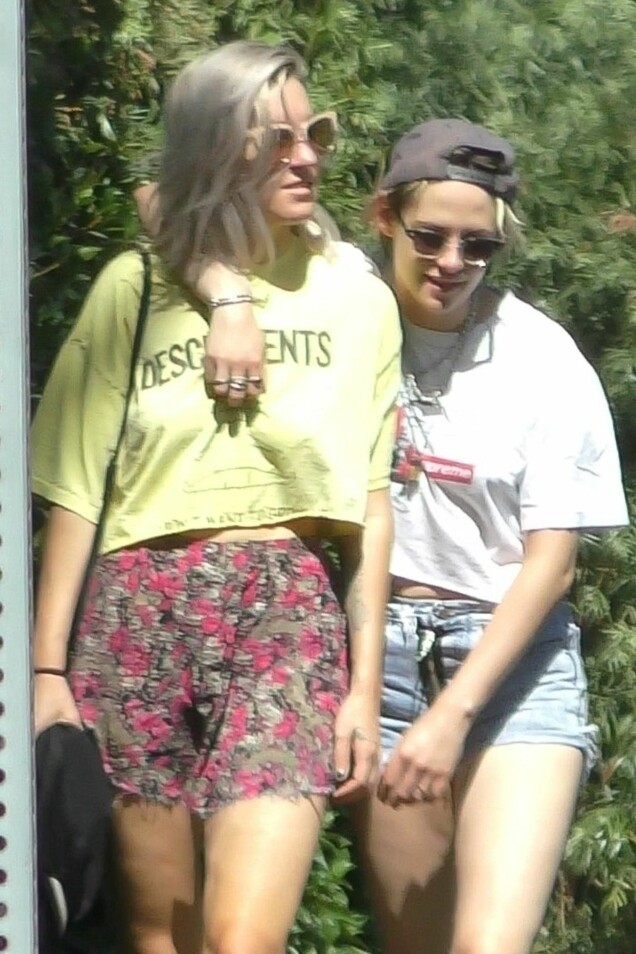 Kristen Stewart och Dylan Meyer har varit ett par i 1,5 år. Kristen Stewart och Dylan Meyer har varit ett par i 1,5 år.