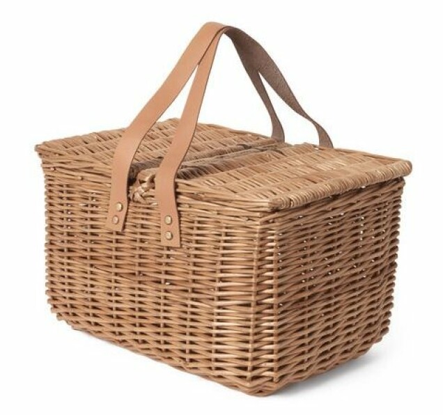 Picknickfilt, korg och fina plastglas – allt du behöver till utflykten